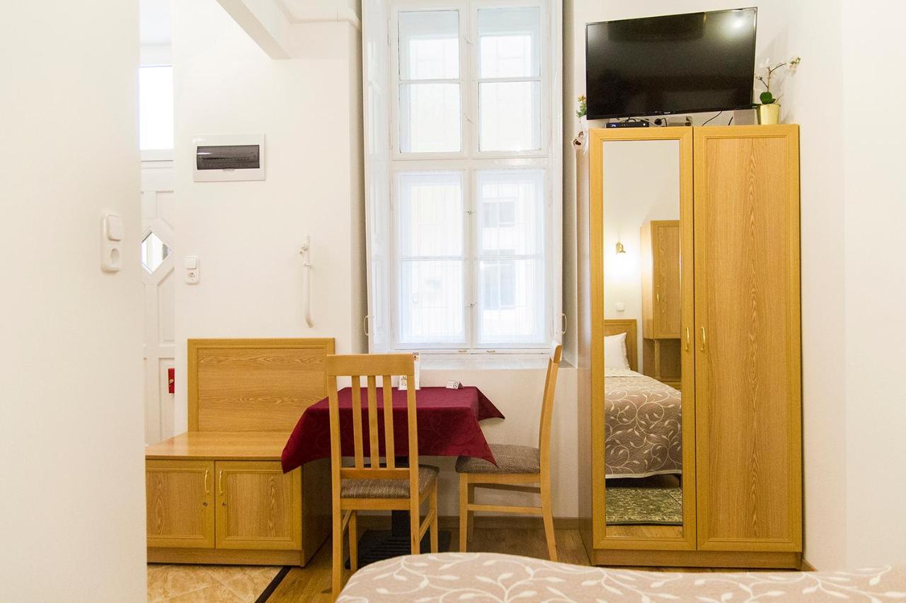 Authentic Akacfa Apartment Budapest Exterior foto
