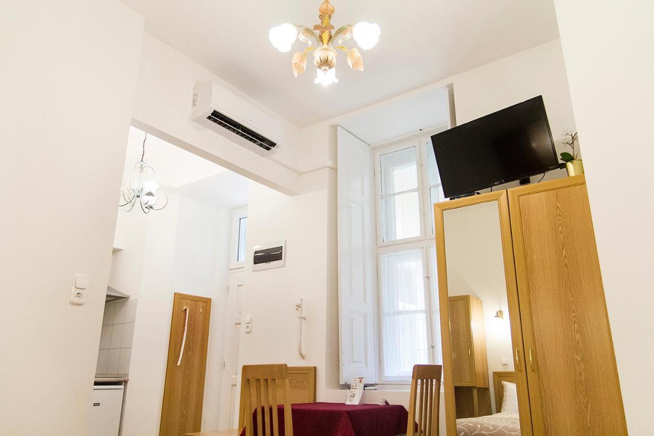 Authentic Akacfa Apartment Budapest Exterior foto