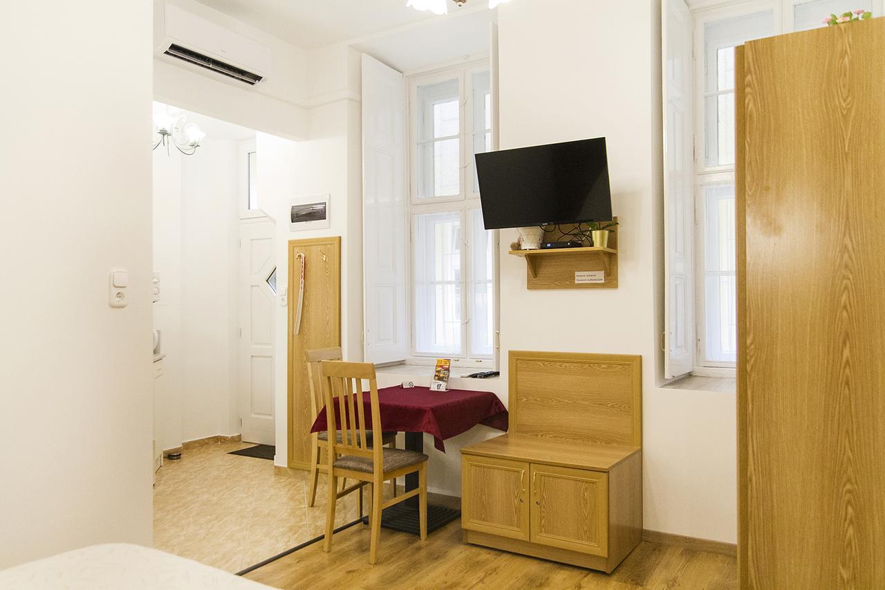 Authentic Akacfa Apartment Budapest Exterior foto